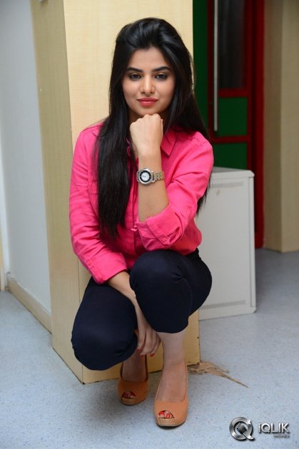 Kamna-Ranawat-At-Radio-Mirchi